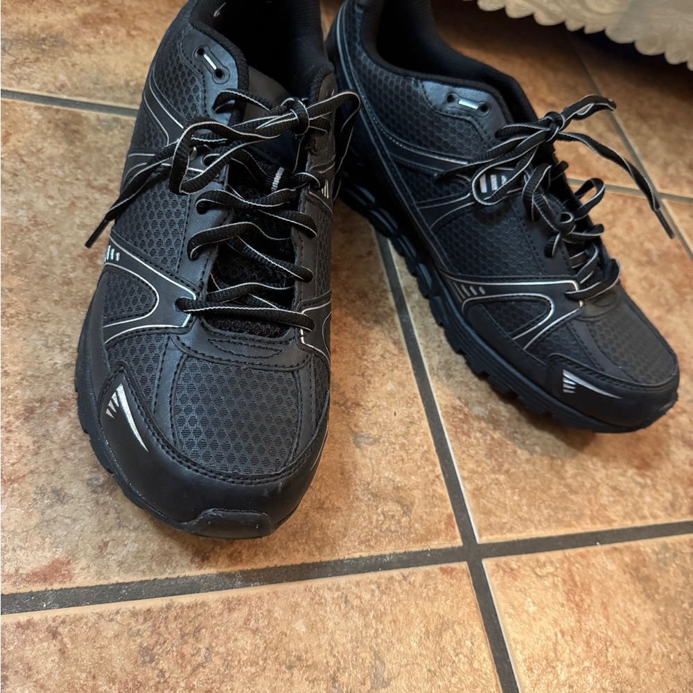 Men's Black Athletic Shoes